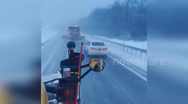 US: Snowy Roads Still Hazardous in New York as Plows Work to Clear Path
