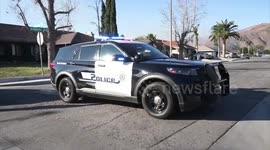 US, Los Angeles: San Bernardino Little Mountain Fire Fueled by Santa Ana Winds