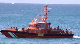 Spain: A raft with 64 men arrives in the south of Gran Canaria