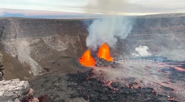 US: Kīlauea Eruption Sends Lava Fountains Soaring 330 Feet in Dramatic New Video
