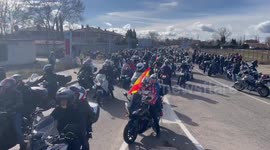 Spain: The Pingüinos 2025 take off their jackets in a parade of flags at gas rhythm