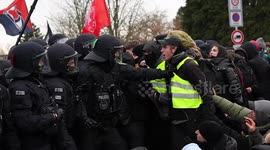 Germany: Protesters block far-right party's key meet in Germany
