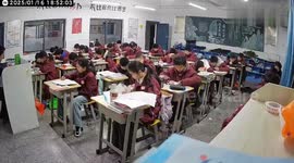 Students rush out from classroom when earthquake hits China