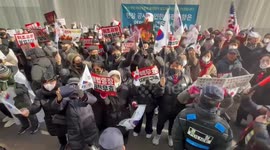 South Korea: Yoon appears in court for trial to decide on extension of his arrest
