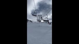 Dozens injured, trapped in a ski lift accident in the north of Spain