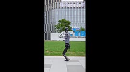 China-made humanoid robot to run marathon