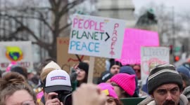US: Hundreds of people take to the streets in Washington to protest against Trump