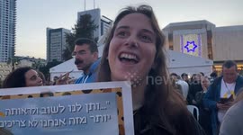 Israel: Israelis celebrate amidst applause and tears in Tel Aviv after the release of three hostages