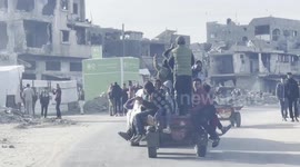 Palestinian IDPs survey damage in Rafah city