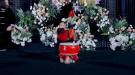 Two-year-old drummer amazes audience in China