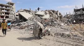 Palestinians return to devastated Gaza as ceasefire takes effect