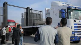 Egypt: Humanitarian aid trucks enter Gaza from Egyptian side of Rafah crossing