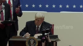 US: US president signs executive orders on border emergency