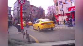 Driver runs after tow truck that nabbed his motor
