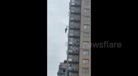 China: Terrifying Clothes-Hanging Spot