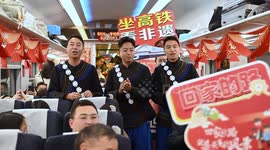Rail in SW China transforms into cultural showcase for Spring Festival travelers