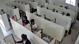 Office workers panic as magnitude 5.4 earthquake hits the Philippines