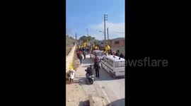 Lebanon: In a festive atmosphere, residents of the village of Houla return to their village after the withdrawal of the Israeli forces