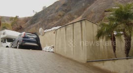 US, Los Angeles: Altadena Residents Now Facing Mudslides Due to Eaton Fire With Crews Helping With Sandbags