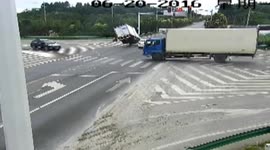 Lorry taken out by car after not stopping at red light