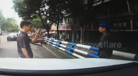 离奇的交通事故:“肇事方”还在 “受害人”跑了