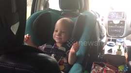 Twin babies dance to rock music during car trip