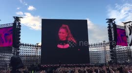 Beyoncé performing Irreplaceable with the crowd in Dublin's Croke Park during her Formation World Tour 09/07/2016