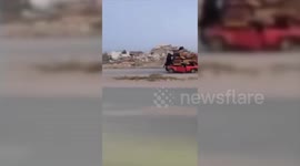 Palestine: Barely Moving Car Reaches Gaza, Carrying Displaced People and Furniture