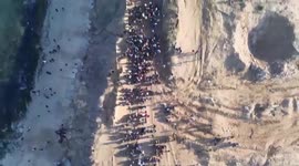 Gaza Strip: Thousands of displaced Palestinians begin returning to northern Gaza