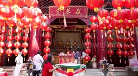 Thailand: Bangkok celebrates Lunar New Year's Eve with prayers
