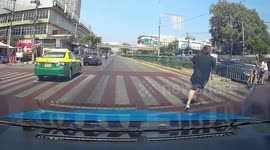 Kind driver runs over to help wheelchair user cross road