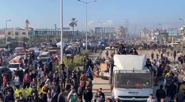 Palestinians stream back to north Gaza