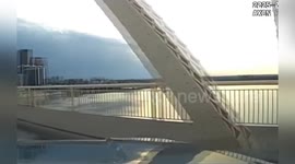 Passing jogger talks down distressed man from bridge