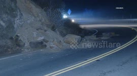 US, Los Angeles: Topanga Rock Slide Closes One Lane