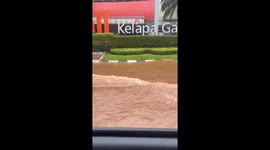 Drivers battle through severe floods amid heavy rain in Indonesia