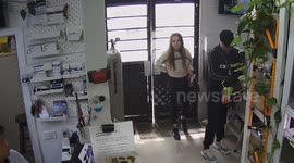 Clueless Fish Thieves Caught on Camera – Bizarre Heist at Aquarium Store