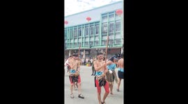 New Zelanders teach locals the Haka in the Philippines