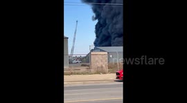 US: Two-Alarm Fire Breaks Out At Abandoned Warehouse In Bakersfield, CA
