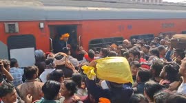 Indian worshippers pile into train bound for mass bathing festival