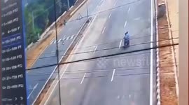 Truck swerves to avoid crossing cyclist thanks to driver's quick reactions