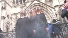 UK: Protesters Block London Street as Just Stop Oil Appeal Unfolds
