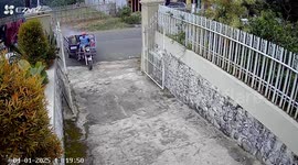 Tricycle almost overturns in Indonesia