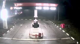 Arsonist sets gas station on fire in Rostov-on-Don, Russia