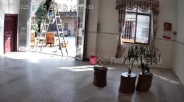 Woman falls from ladder after it folds in Guangzhou, China
