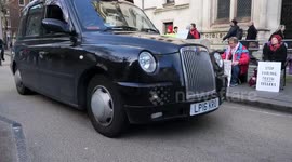 Just Stop Oil mob blocks The Strand in support of comrades' prison appeals