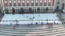 Ice rinks popular during Spring Festival in China's Tianjin