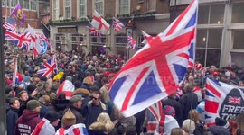 Huge crowd turns out to defend Tommy Robinson