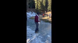 Lady slips on frozen water in Kedarkantha, Uttarakhand
