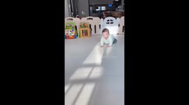 Baby startled by shadow in Seoul, South Korea