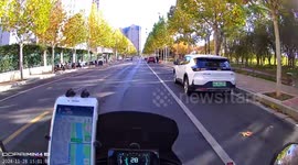 Persistent dog attempts to ride motorcycle in Chongqing, China